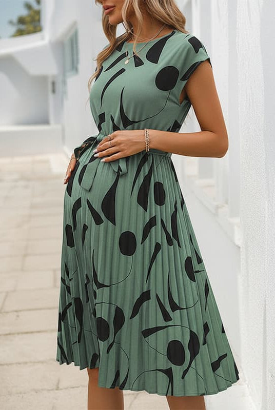 Wrinkly But Stylish Maternity Dress