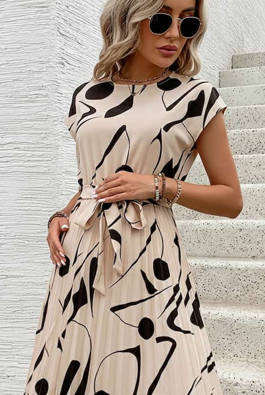 Wrinkly But Stylish Maternity Dress